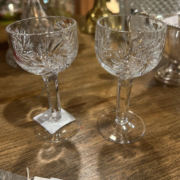 Set of 2 Pinwheel Cordial Glasses