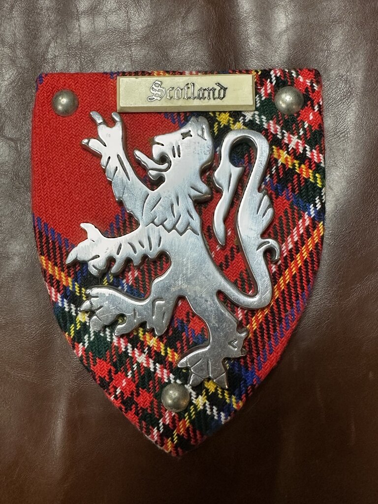 Scottish Scotland Clan Crest Wall Plaque On Red Tartan 5T x 4W