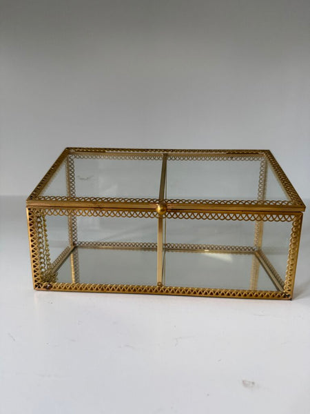 0896 Glass Divided Display Box