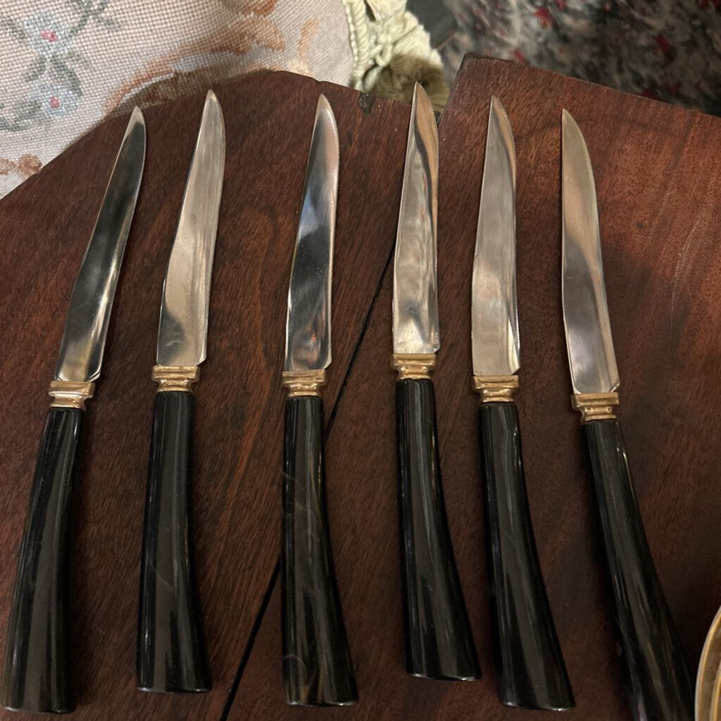 ENGLISHTOWN 5th AVE. STEAK KNIVES W/FAUX BONE HANDLES W/BRASS ACCENTS SET OF 6 WITH ORIGINAL BOX
