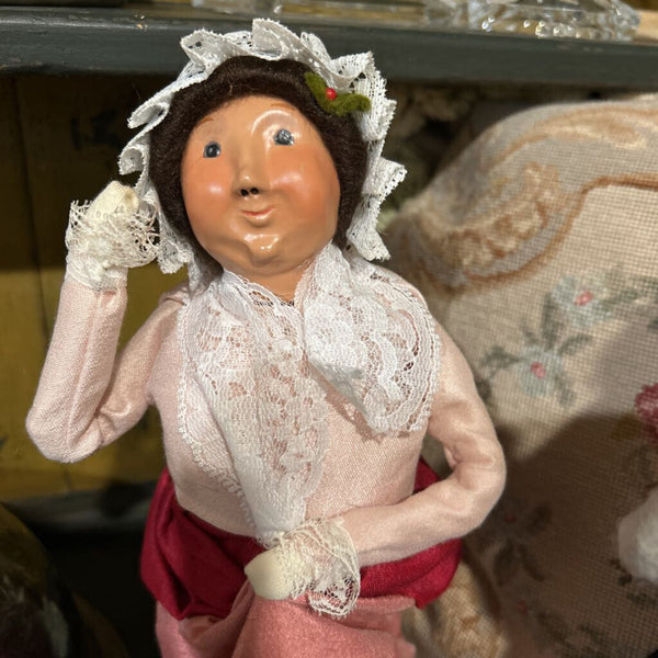 BYERS CHOICE MRS FEZZIWIG 13"