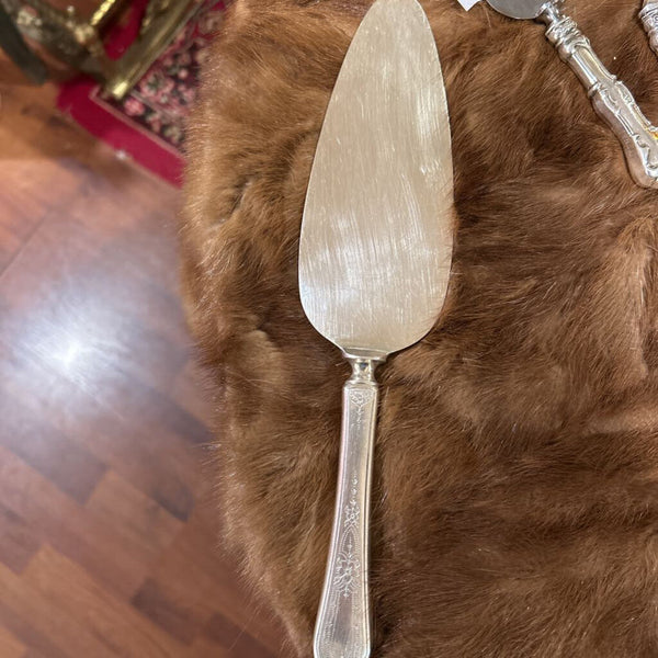 VINTAGE SILVER PLATED PIE SERVER