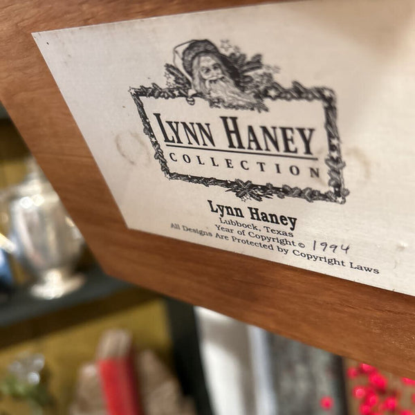 LYNN HANEY SANTA SIGNED 1994 18"t