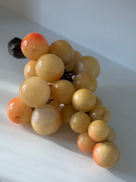 0977 XL 2-toned Alabaster grapes