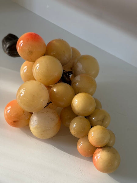 0977 XL 2-toned Alabaster grapes