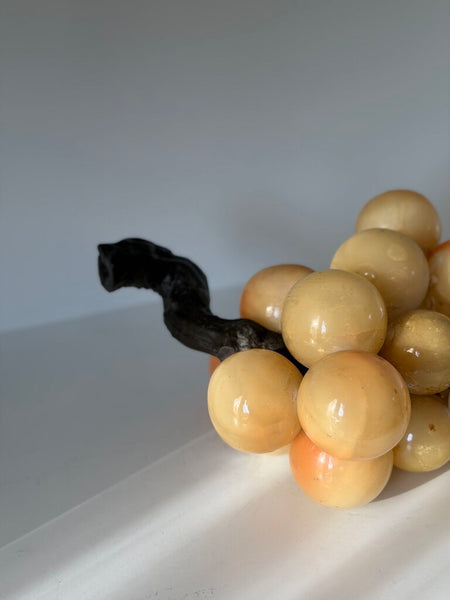0977 XL 2-toned Alabaster grapes