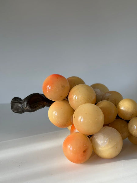 0977 XL 2-toned Alabaster grapes