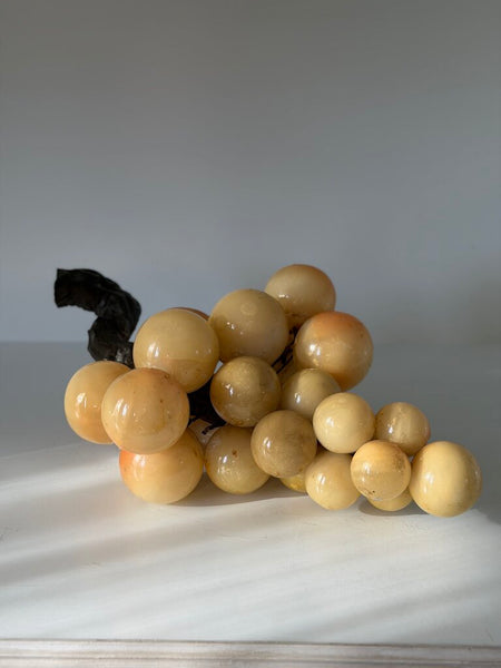 0977 XL 2-toned Alabaster grapes