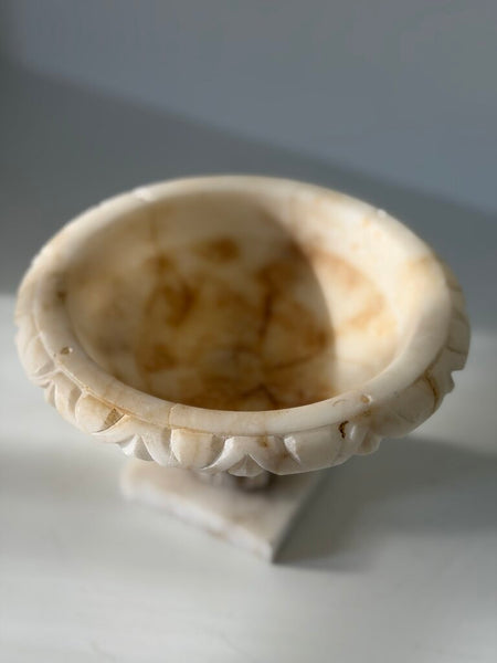 0973 7.25" Italian Alabaster. Bird Bath (as-is)