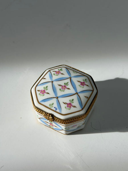 0555 Square Limoges France Hand Painted Pill Box