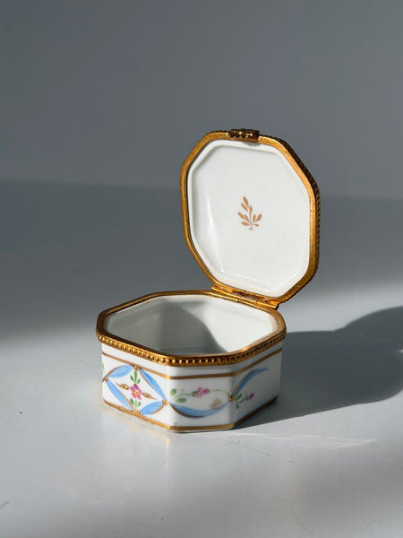 0555 Square Limoges France Hand Painted Pill Box