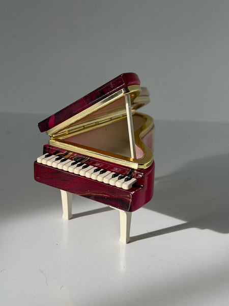 1267 Acrylic Piano Shaped Box