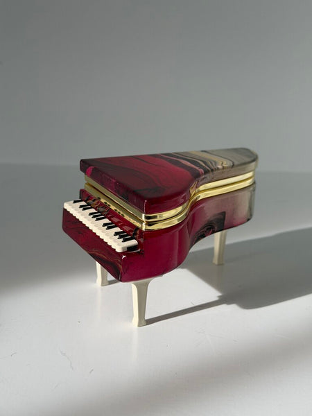 1267 Acrylic Piano Shaped Box