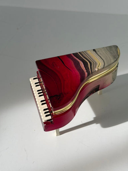 1267 Acrylic Piano Shaped Box