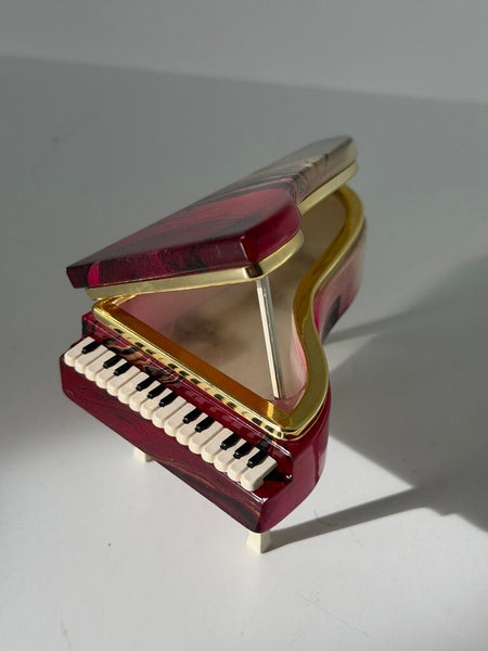 1267 Acrylic Piano Shaped Box