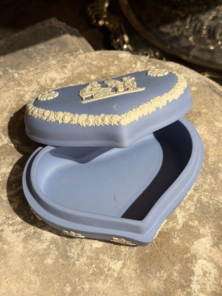 1286 Wedgewood England Blue Heart Box