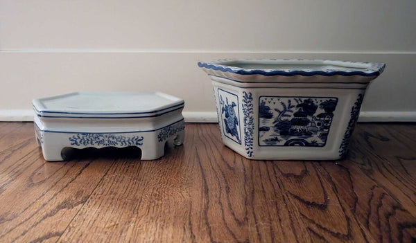 Chinoiserie Planter 2/Pieces (Stand & Planter) 12x9x8 (Gently Used