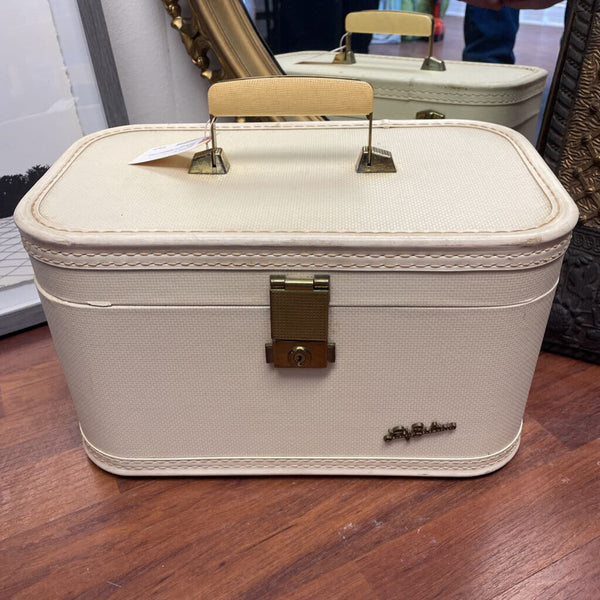 Moxie - Lady Baltimore Cream Train Case