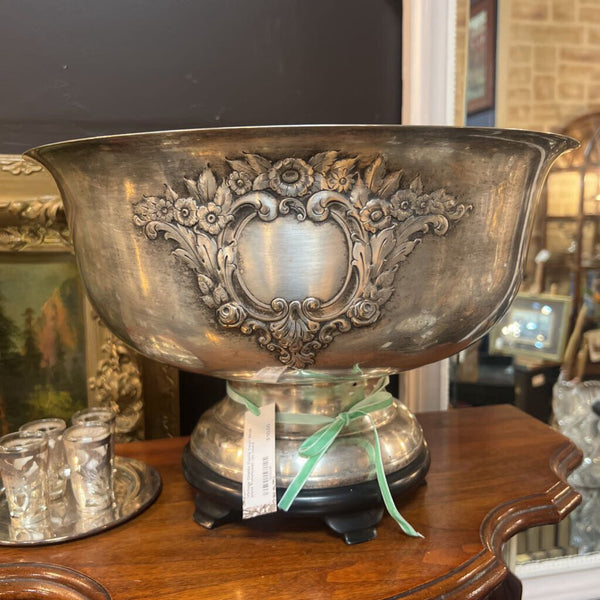 Vintage Oneida Castle Court Silver plate Punchbowl -as found