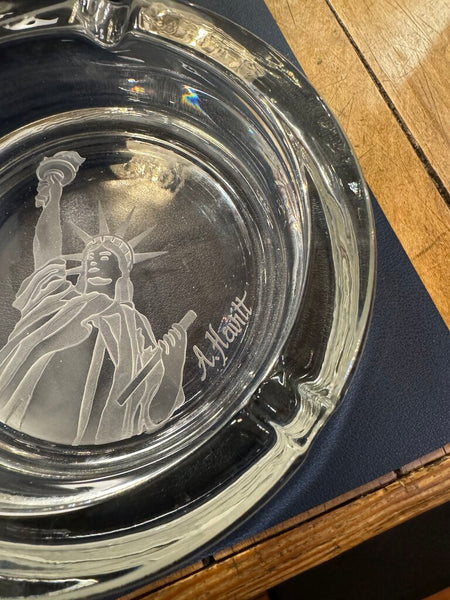c.1986 VTG Statue of Liberty Centennial Glass Ashtray w/Medal & Signed A. Hewitt glass 6.75 x 1.75