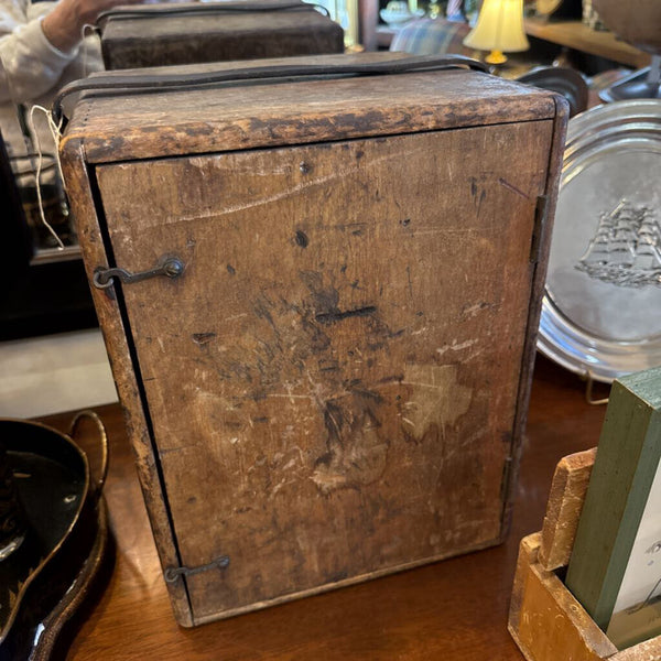 Primitive wood box with leather strap 10x10x13T