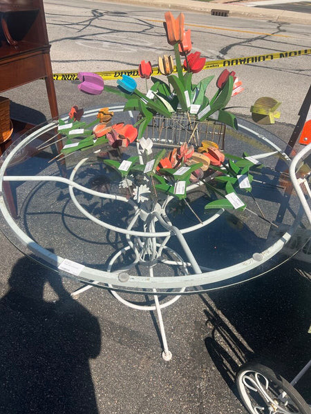 Vintage metal outdoor table~ Pick up in Store~ 42” w