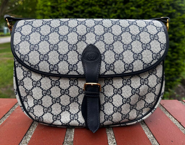 Authentic GUCCI GG Supreme Shoulder Bag Navy FIRM