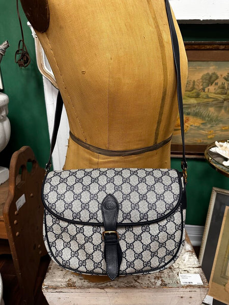 Authentic GUCCI GG Supreme Shoulder Bag Navy FIRM
