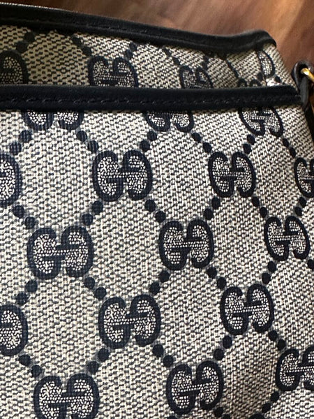 Authentic GUCCI GG Supreme Shoulder Bag Navy FIRM