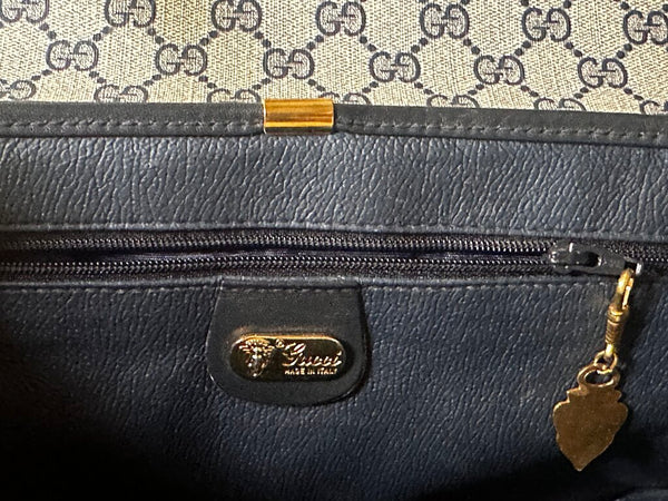Authentic GUCCI GG Supreme Shoulder Bag Navy FIRM