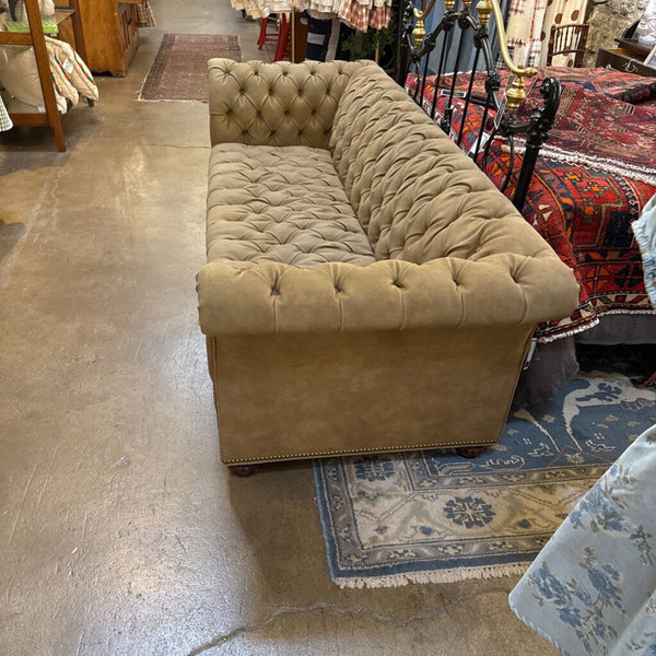 VINTAGE LEATHER SOFA 32D 27T 83L IN STORE PICK UP ONLY