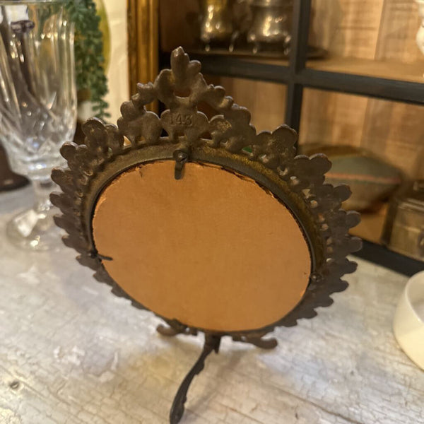 SILHOUETTES IN CLOVER FRAME, AS FOUND