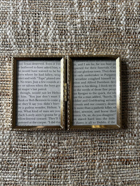 Vintage Gold Tone Metal Bi-Fold Photo Frame 2x3