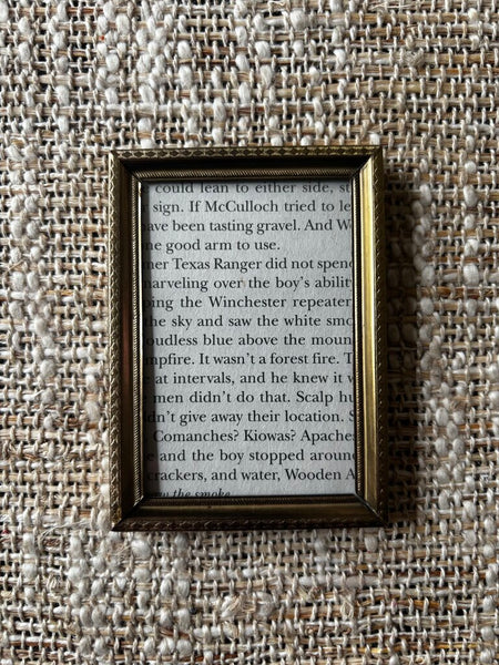 Vintage Gold Tone Metal Photo Frame 2x3