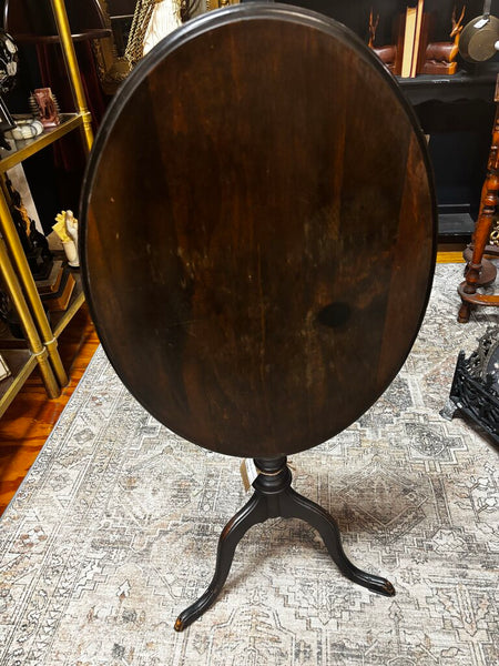 Antique Queen Anne Victorian Tilt Top Tea Table Oval