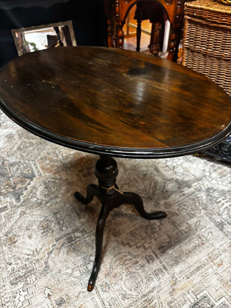 Antique Queen Anne Victorian Tilt Top Tea Table Oval