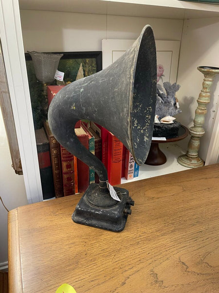 Antique Radio horn speaker and base as is