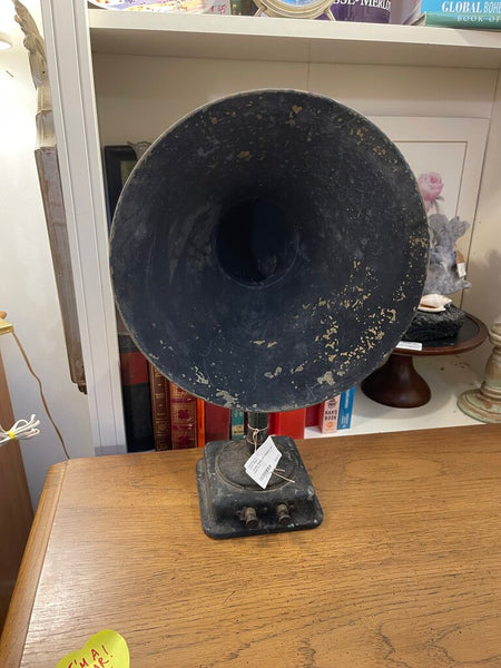 Antique Radio horn speaker and base as is