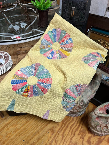 Vintage Dresden Plate Feed Sack Yellow Quilt~ 78" w x 90" l