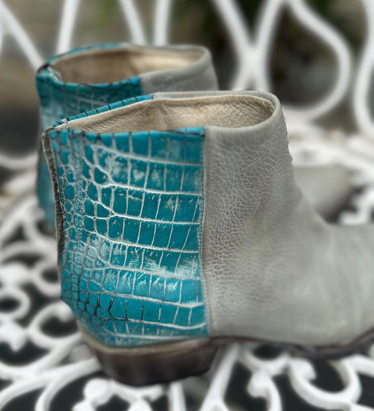 FREE BIRD By Steven Rule Distressed Gray + Turq Leather Bootie Sz: 8