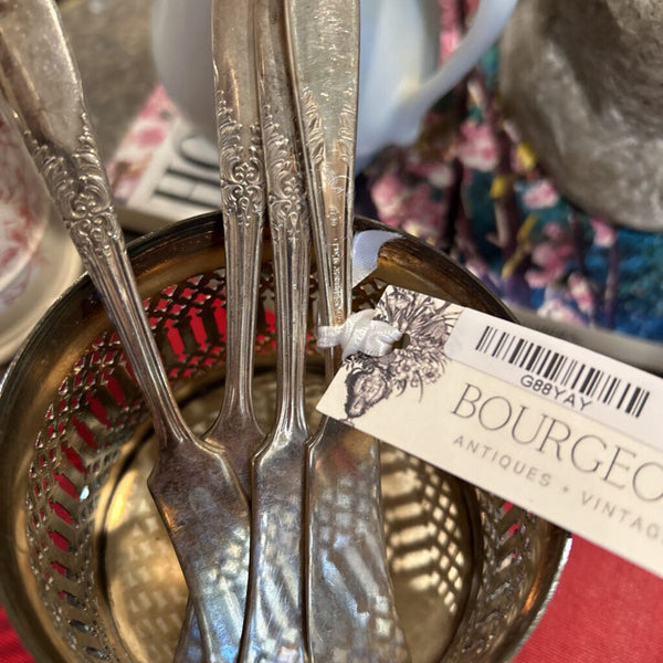 SET OF 4 NATIONAL SILVER CO. BUTTER SPEADERS