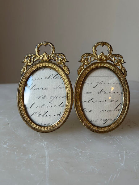 2249 Antique French Double Oval Bronze Frame w/ Wreath Detail