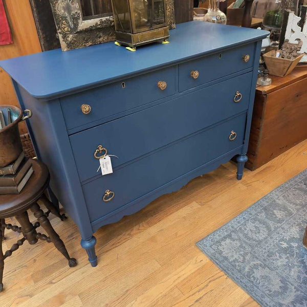 Pretty Blue Vintage 1930's 4 Drawer Dresser. 42x30x21 IN STORE PICK UP ONLY