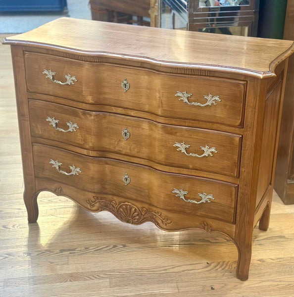 VINTAGE ETHAN ALLEN LEGACY COLLECTION SERPENTINE CHEST, 44"W x 18 1/2"D x 34 1/4"H IN STORE PICKUP