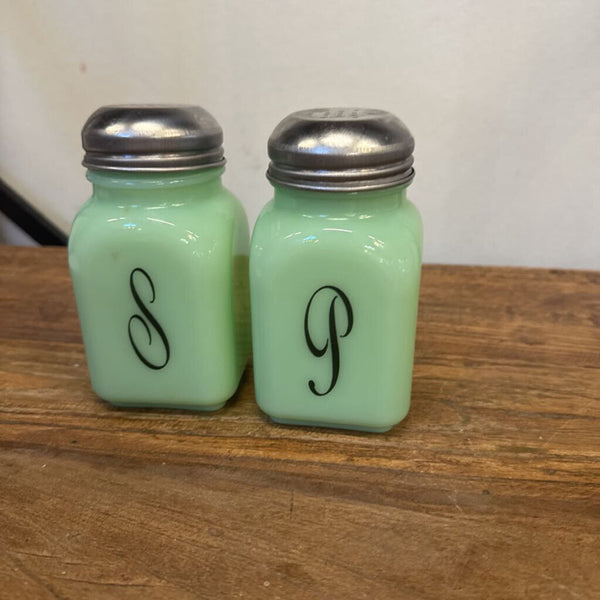 SALT AND PEPPER SET