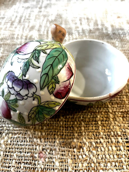Vintage Chinese Tobacco Leaf Porcelain Box