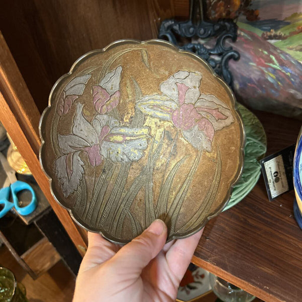 Vintage brass enamel w scalloped edges