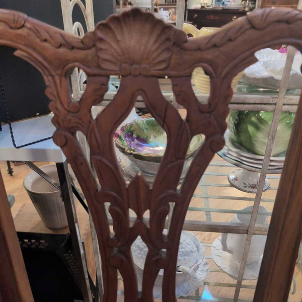 Beautiful Vintage Mid Century Chippendale Style Mahogany Settee with Ball And Claw Feet. 49x18x19 H. IN STORE PICKUP ONLY