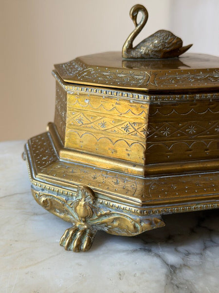 1780 Authentic Mottahedeh Vintage Brass Swan Box