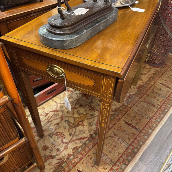 Vintage Henredon Dropleaf Table 38"X32"X29"(open) 20"X32"X29"(closed) instore pickup only